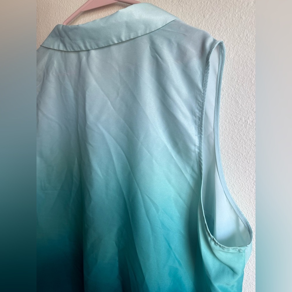 Liz Claiborne Blue Ombre Sleeveless Blouse - Picture 6 of 9